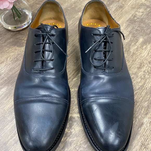 Doucal’s Classic Oxford Dress Shoes with Smooth Leather and Rounded Toe - Picture 14 of 16